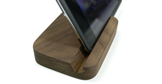 Bird TSW60: Base de madera para iPod touch